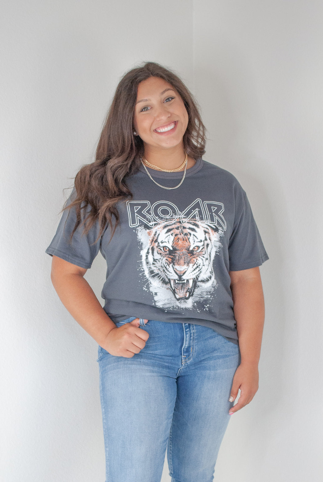 ROAR TIGER Graphic Tee